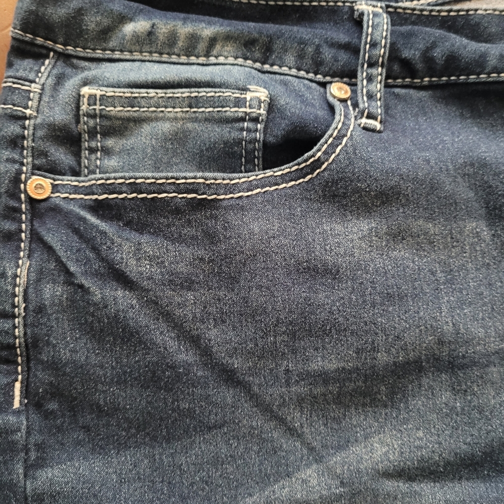 Hydraulic Brand Capri Style Jeans.  Size 22W. - Picture 3 of 8
